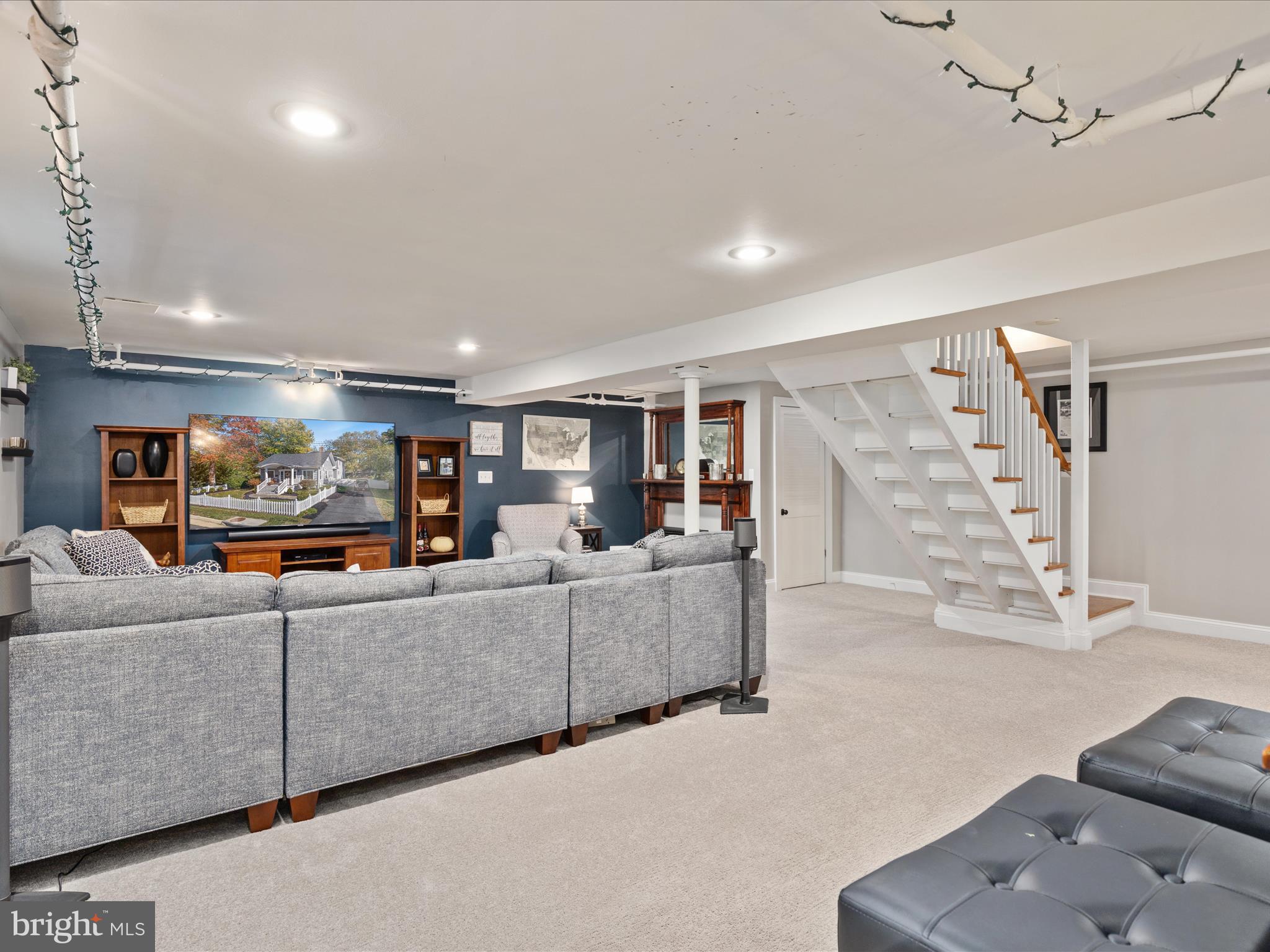 220 Queen St NE