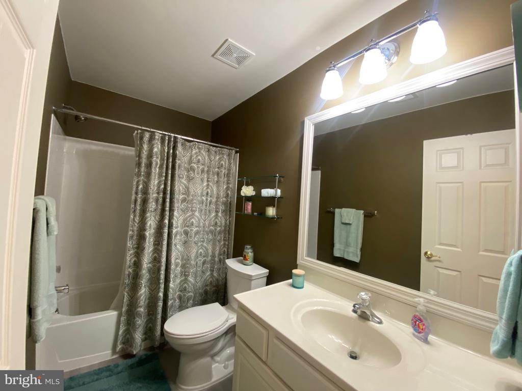 43741 CLEAR LAKE SQ