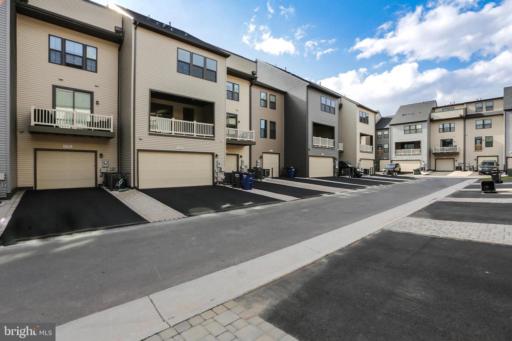 43494 APPLE ORCHARD SQUARE