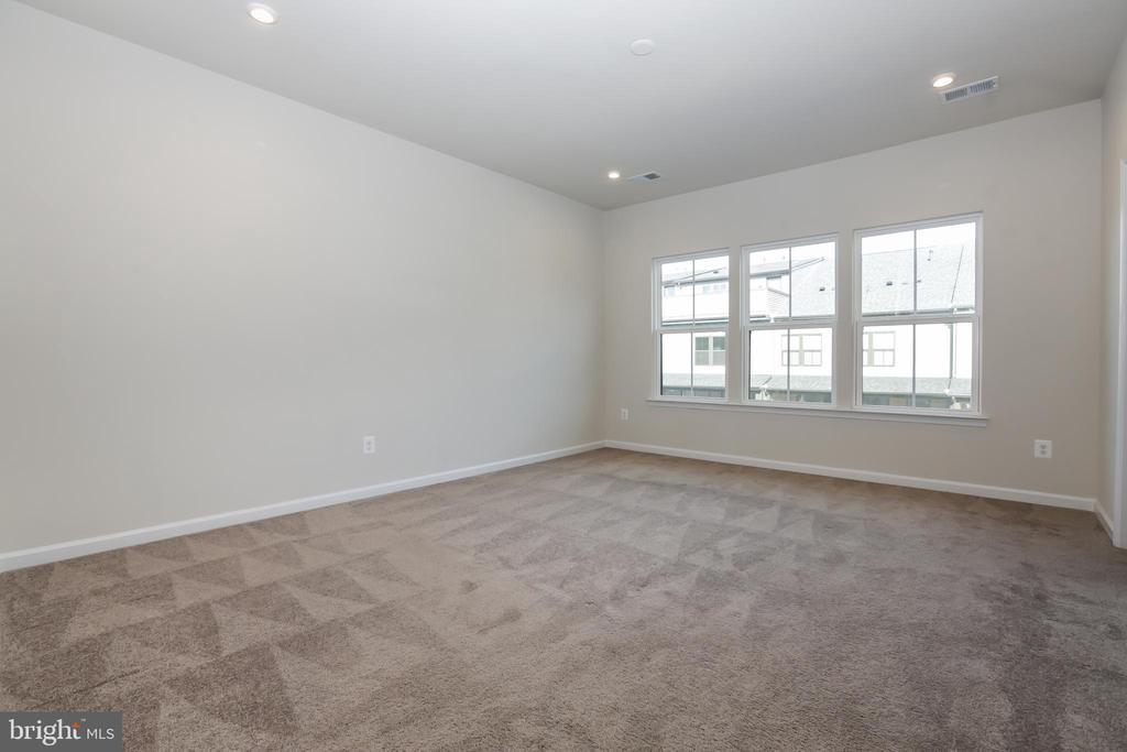 43494 APPLE ORCHARD SQUARE