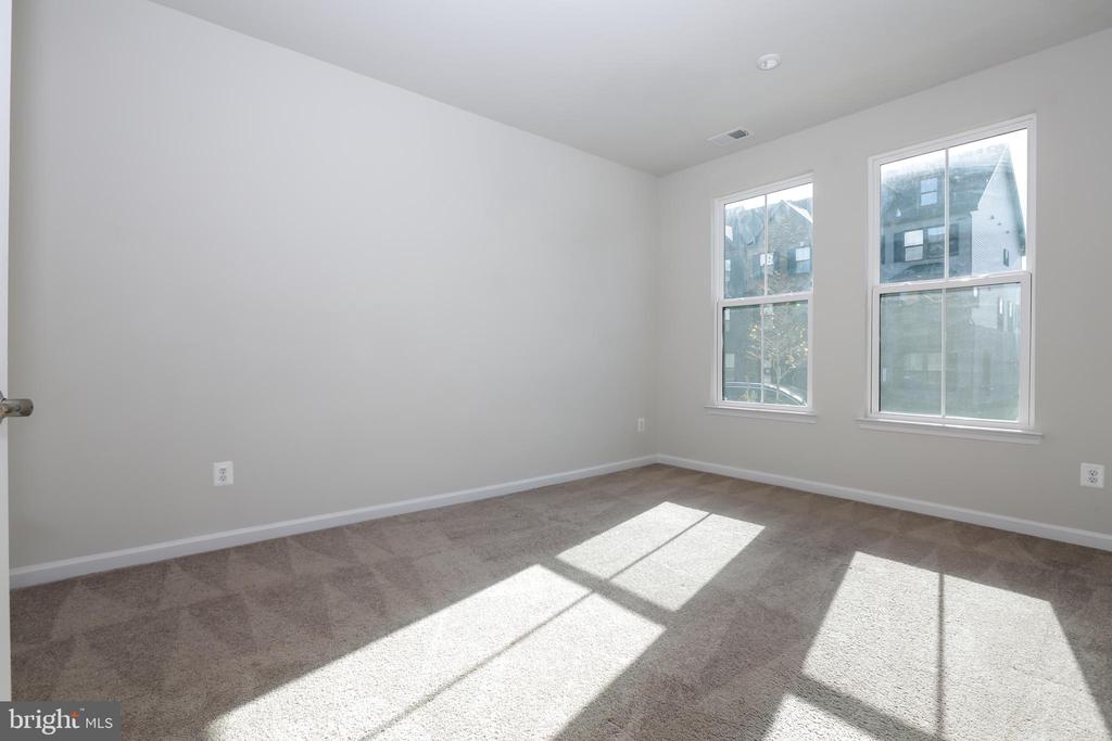 43494 APPLE ORCHARD SQUARE