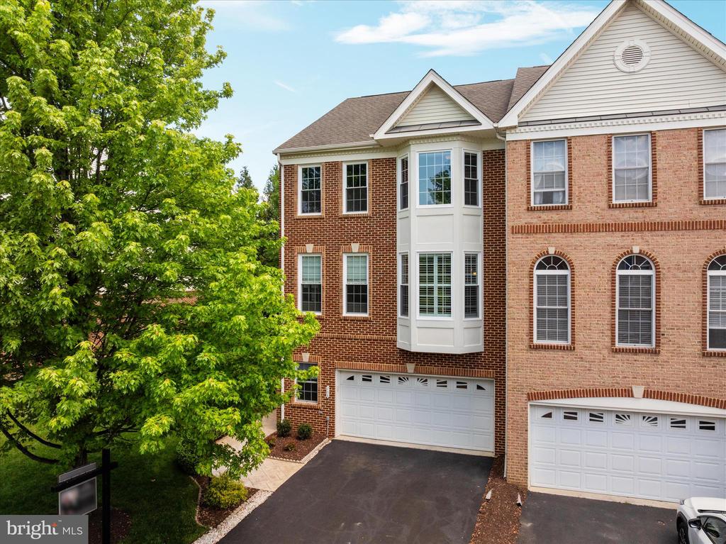 208 MISTY POND TERRACE