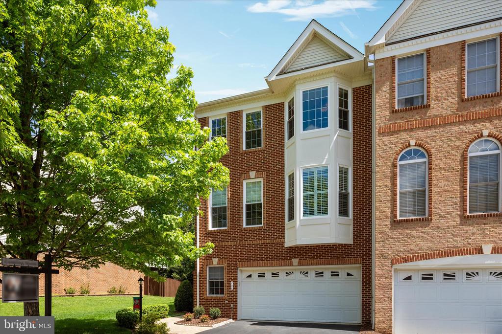 208 MISTY POND TERRACE