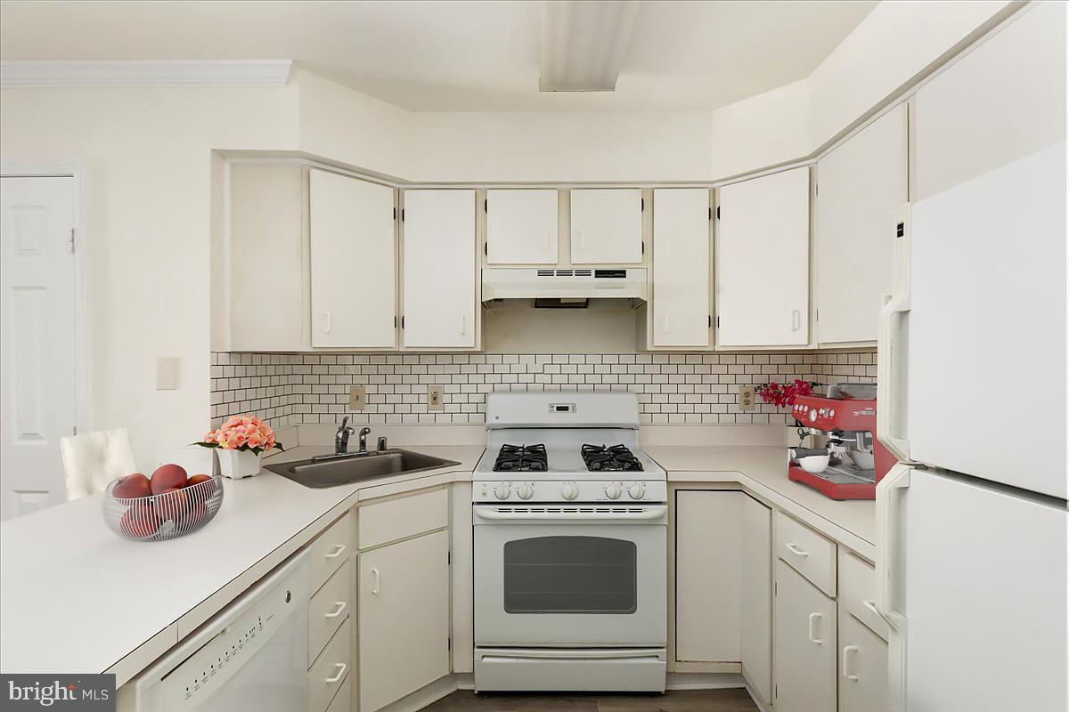 9202 AZURE COURT 102