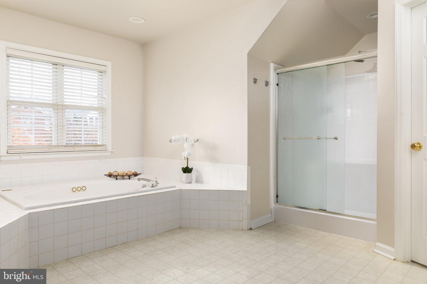 8008 Buschwood Mews