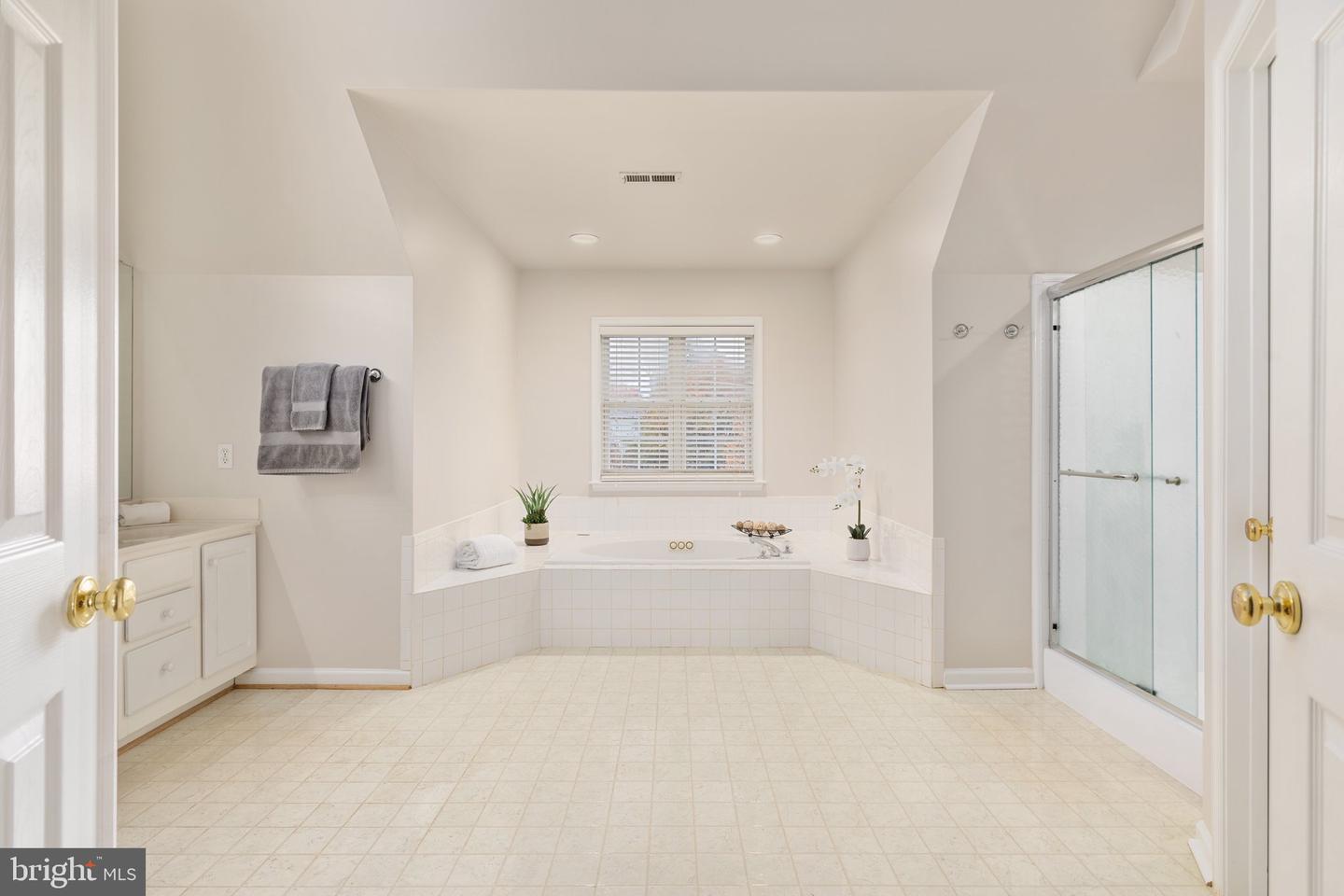 8008 Buschwood Mews