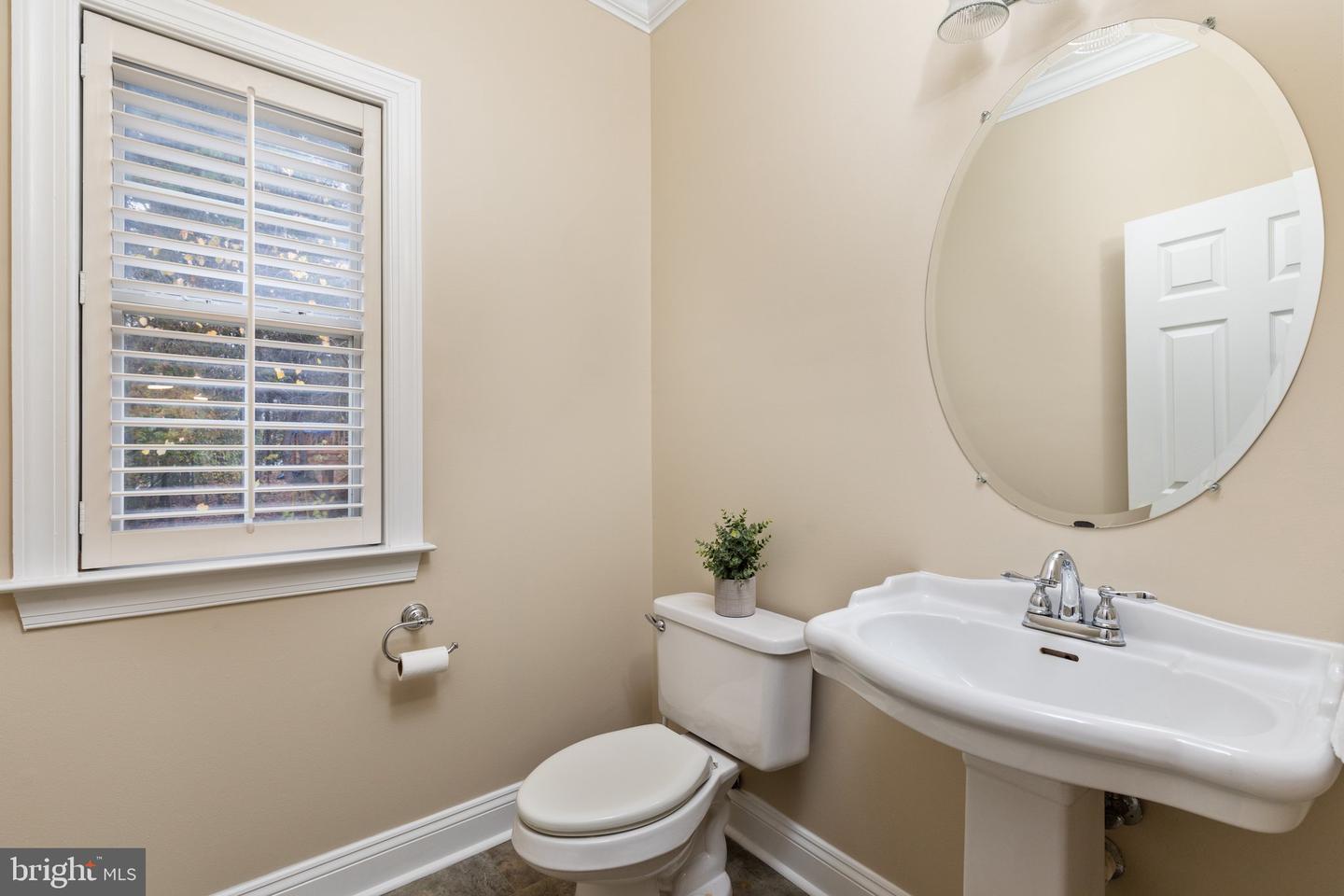 8008 Buschwood Mews