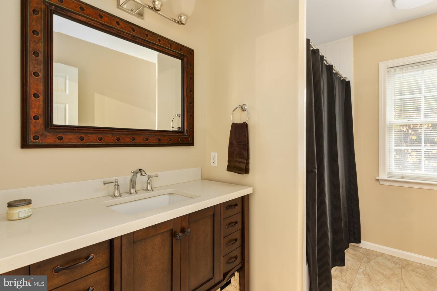 8008 Buschwood Mews