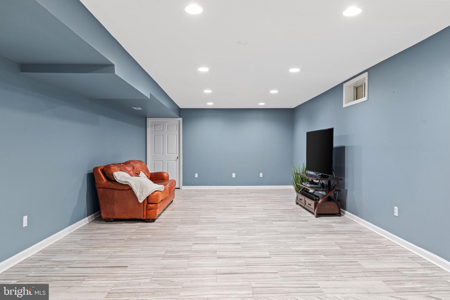8008 Buschwood Mews