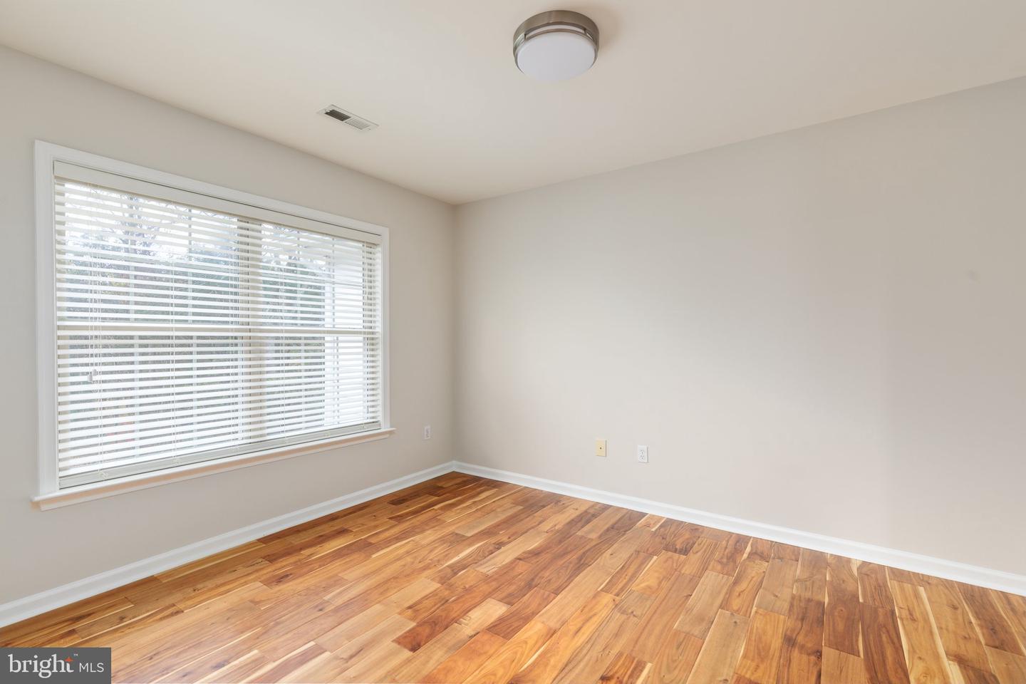 8008 Buschwood Mews