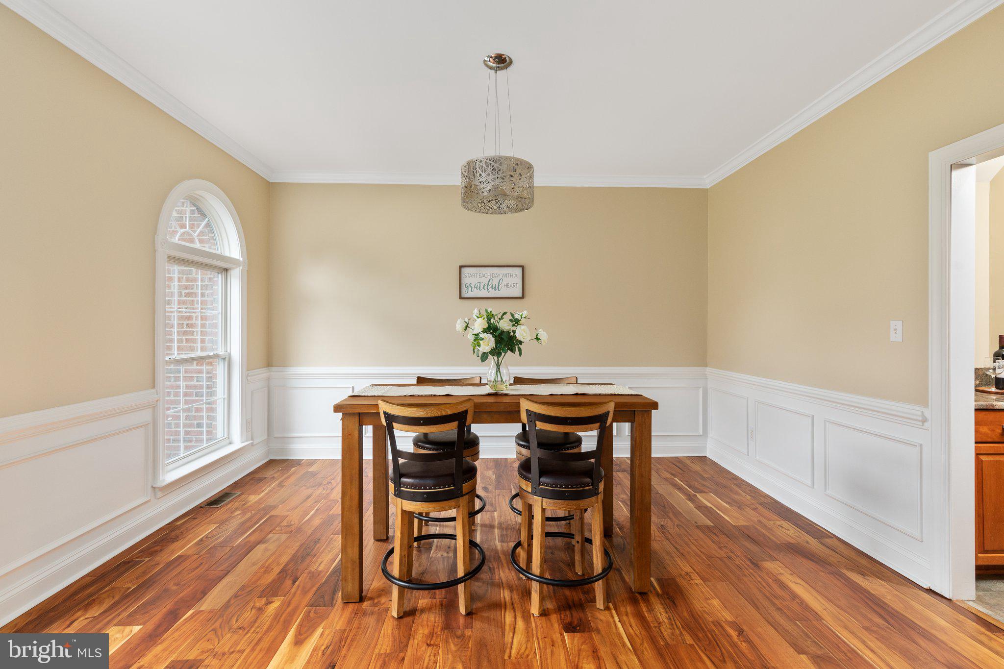 8008 Buschwood Mews