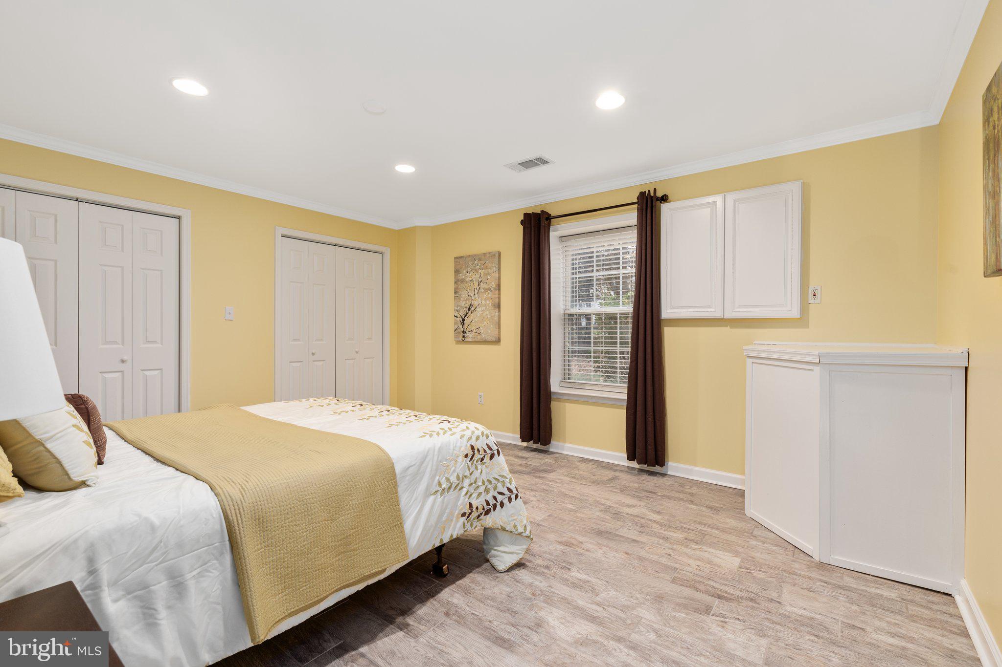 8008 Buschwood Mews