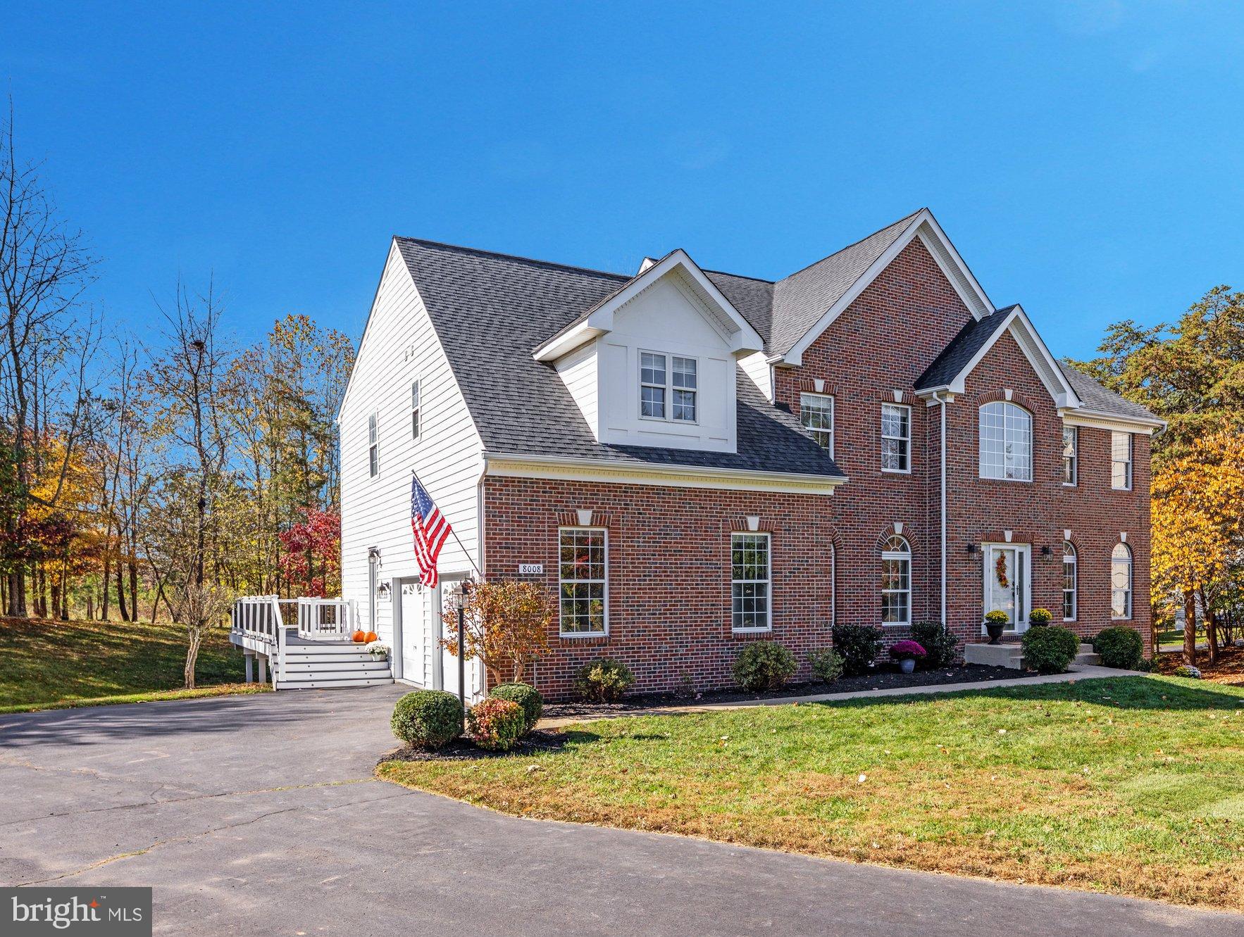 8008 Buschwood Mews