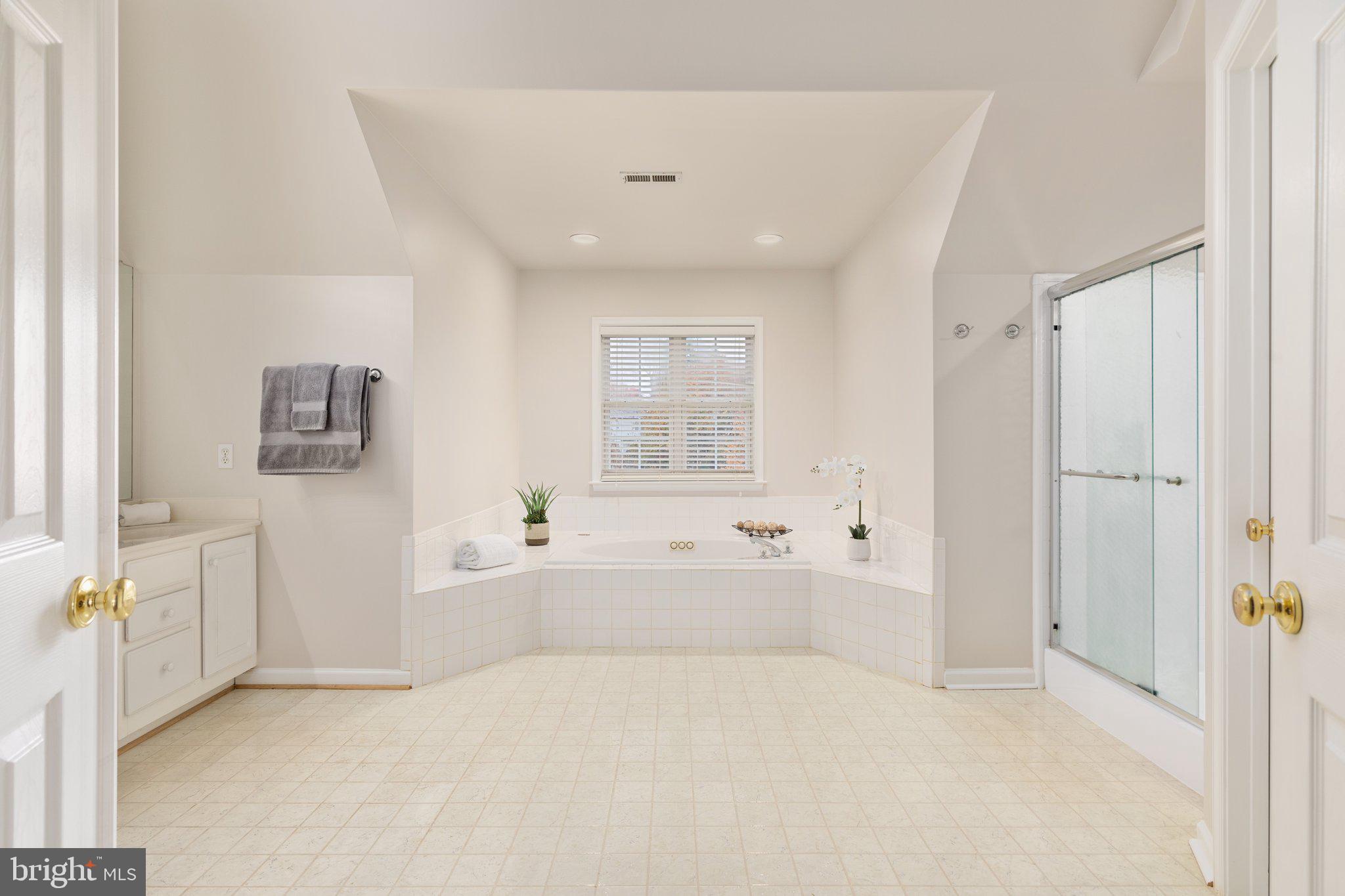 8008 Buschwood Mews