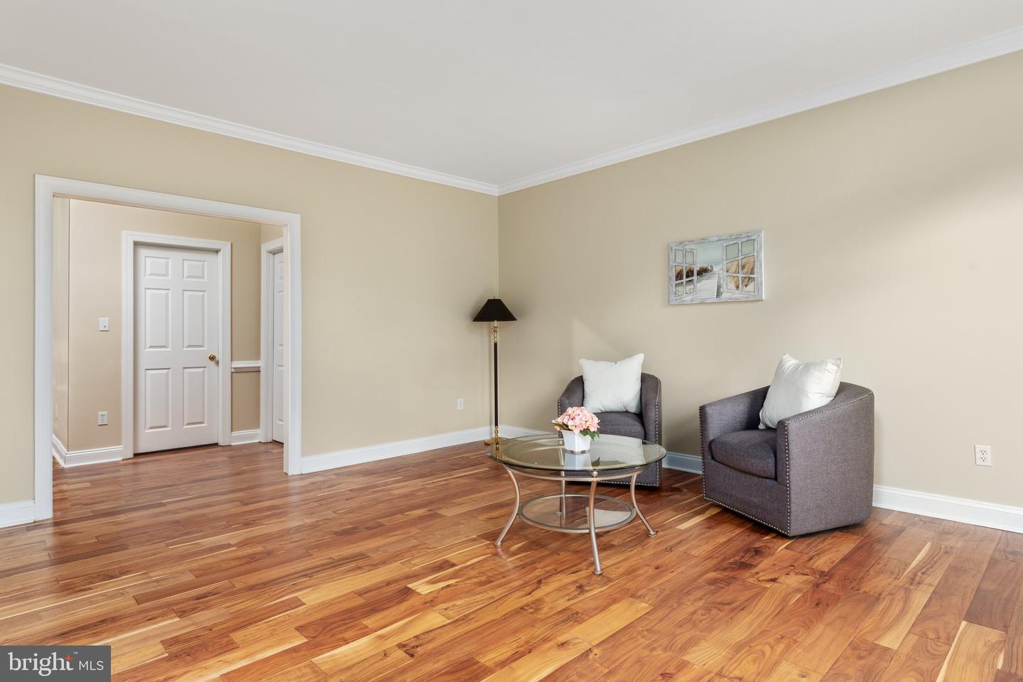 8008 Buschwood Mews