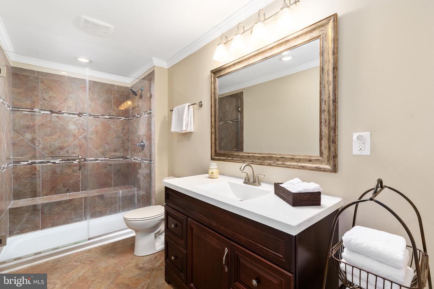 8008 Buschwood Mews