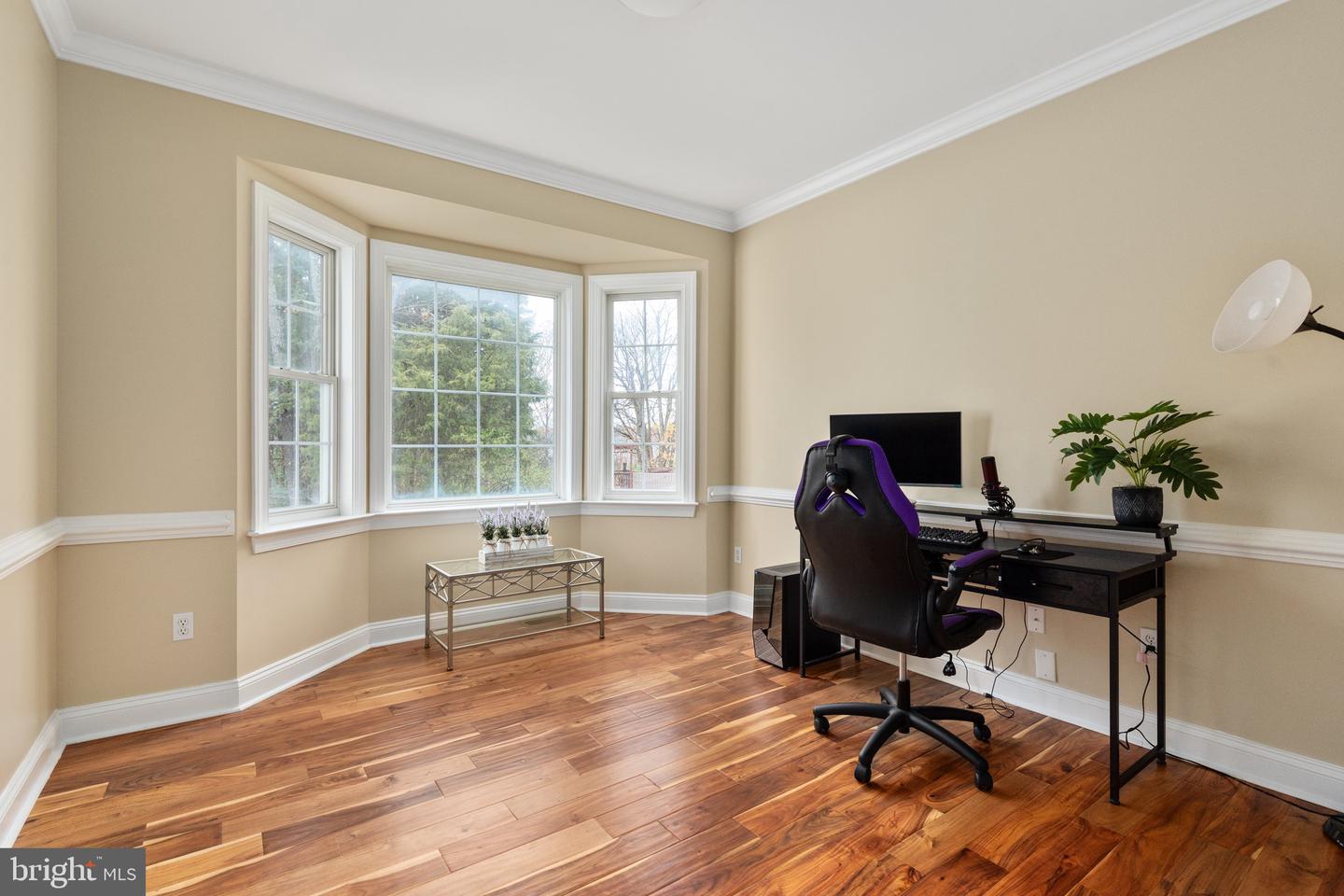 8008 Buschwood Mews