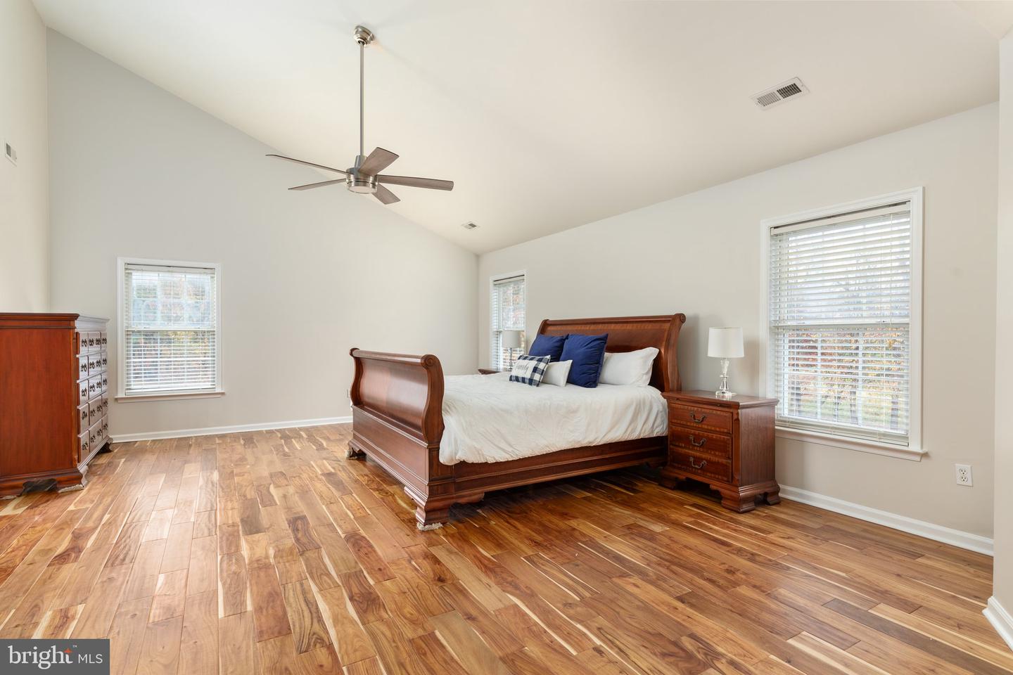 8008 Buschwood Mews