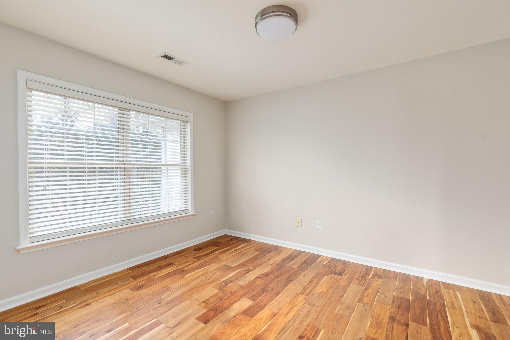 8008 Buschwood Mews