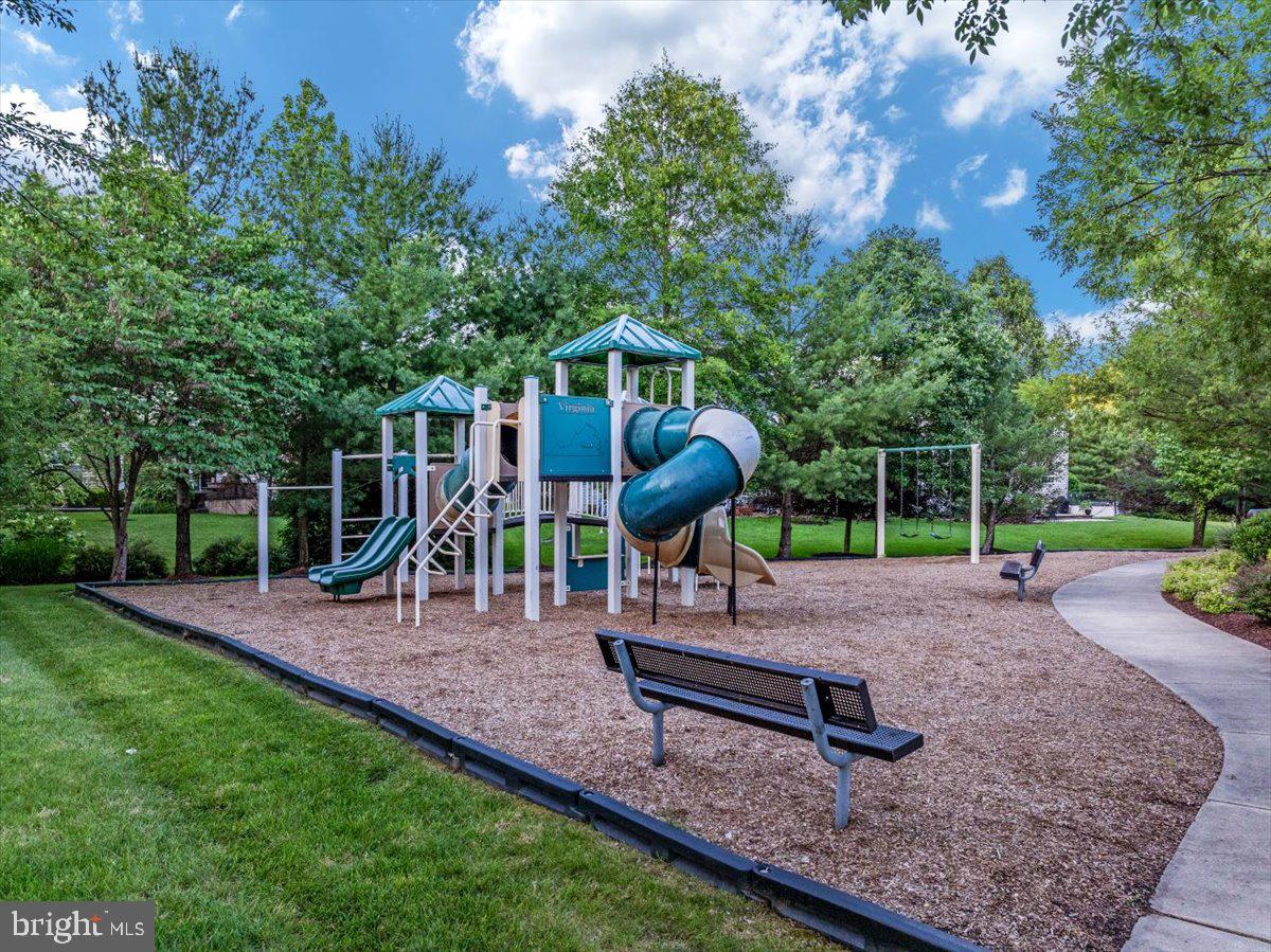 15876 MacKenzie Manor Dr