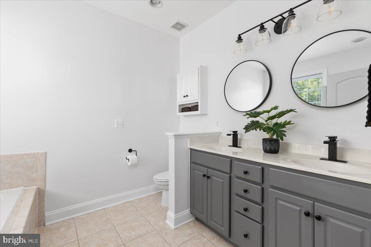 15876 MacKenzie Manor Dr