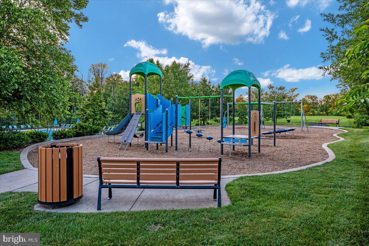 15876 MacKenzie Manor Dr