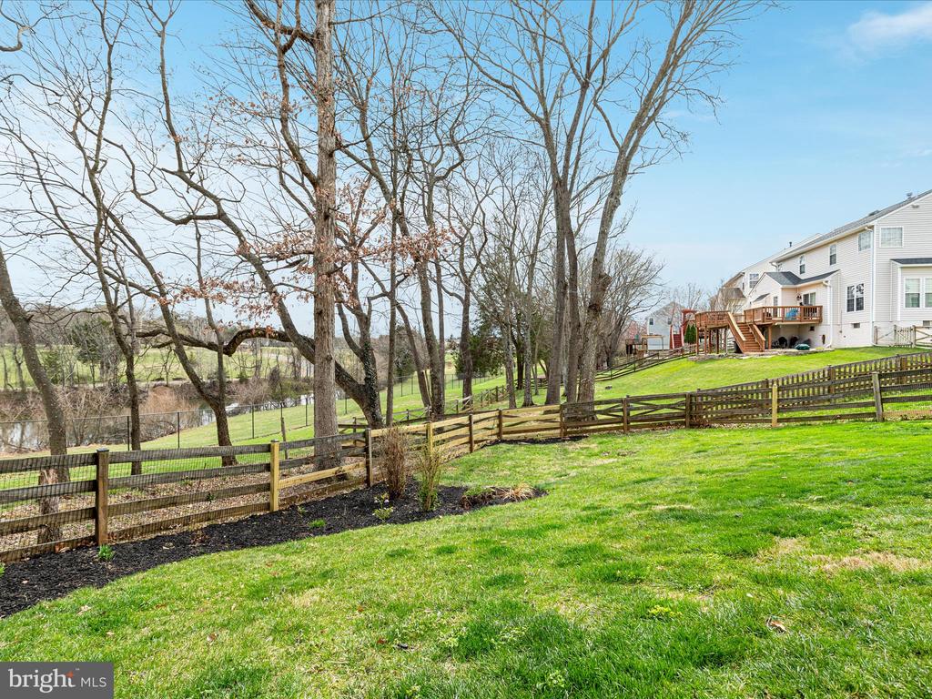 9847 Rainleaf Ct