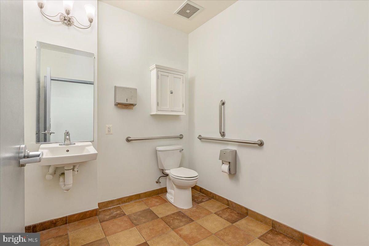 14535 JOHN MARSHALL HIGHWAY 203 & 204