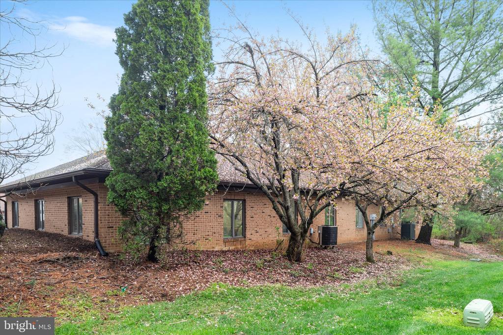 10623 CRESTWOOD DRIVE BURG 1