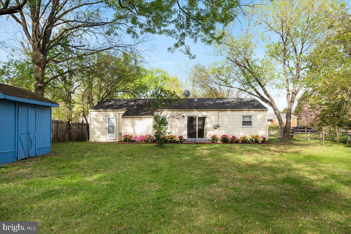 7905 LOMOND COURT