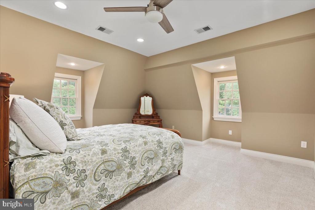 14915 ALPINE BAY LOOP