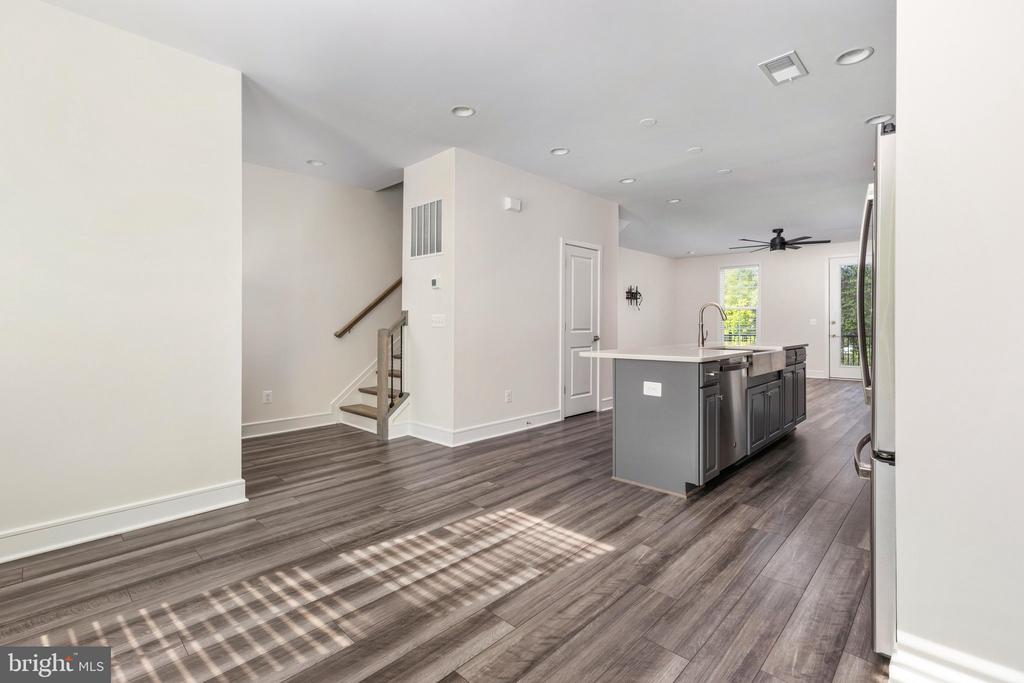 6722 UPLAND MANOR DRIVE