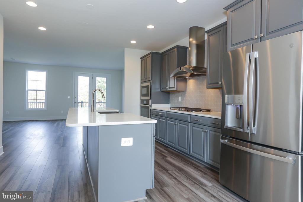 6722 UPLAND MANOR DRIVE