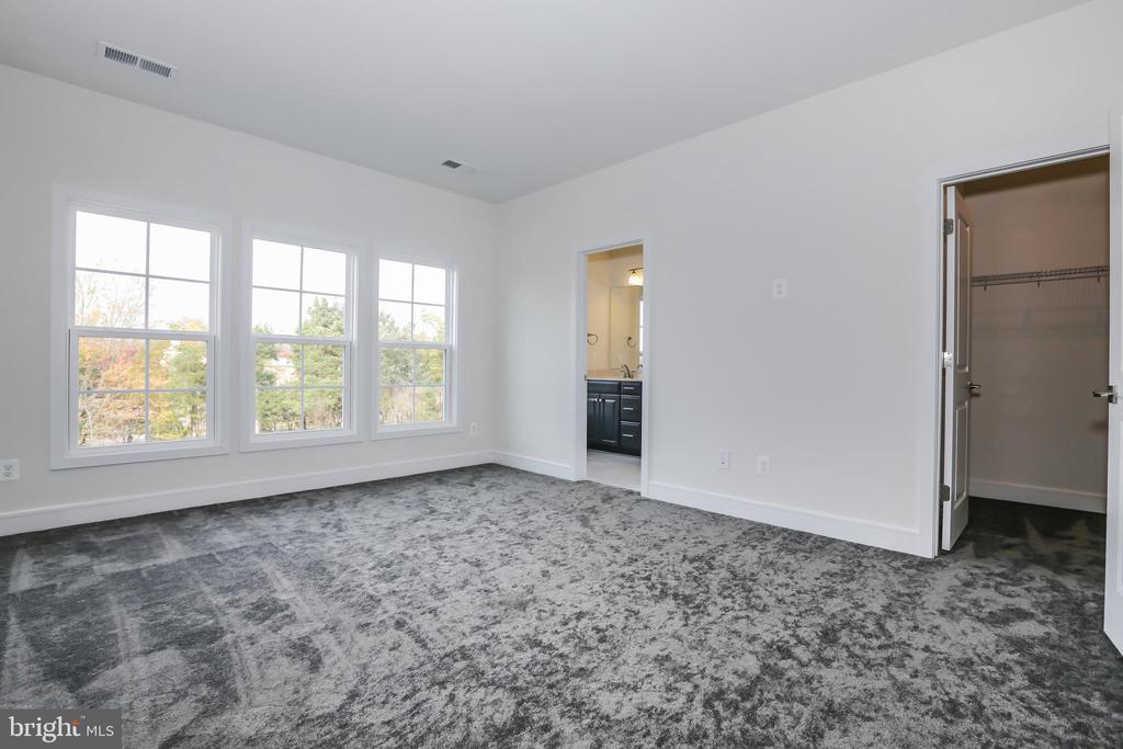 6722 UPLAND MANOR DRIVE
