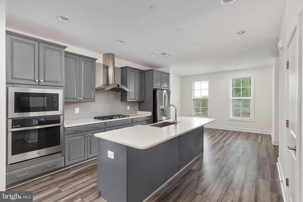 6722 UPLAND MANOR DRIVE