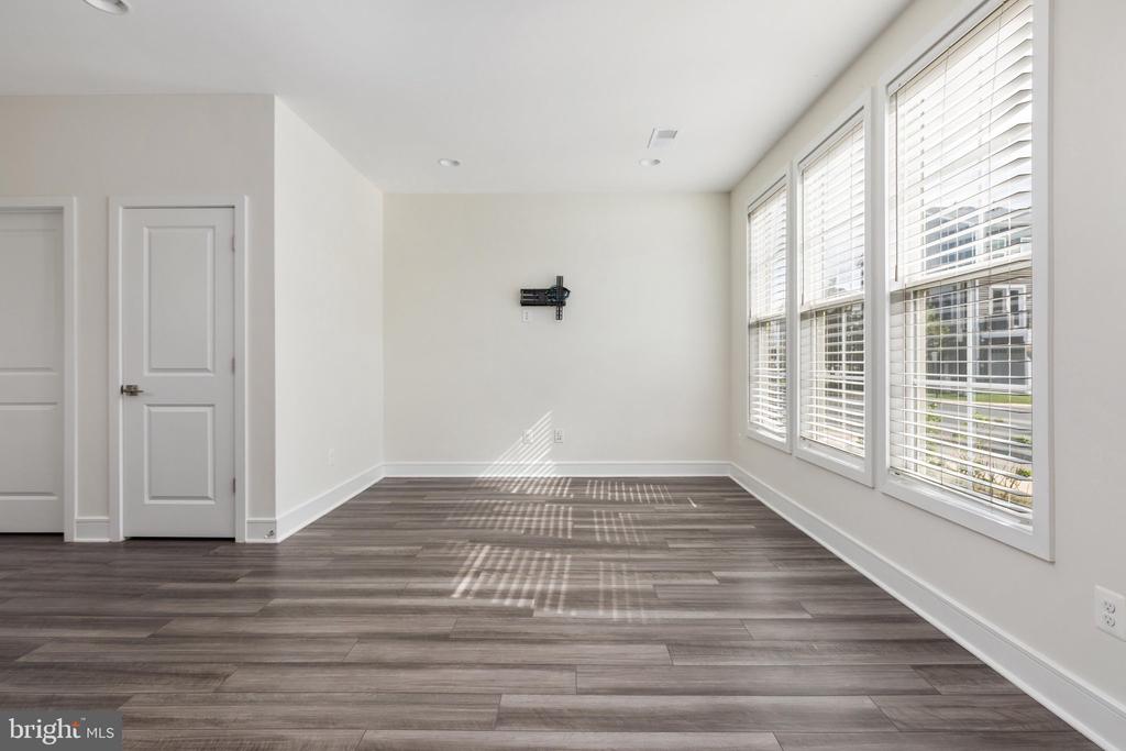 6722 UPLAND MANOR DRIVE