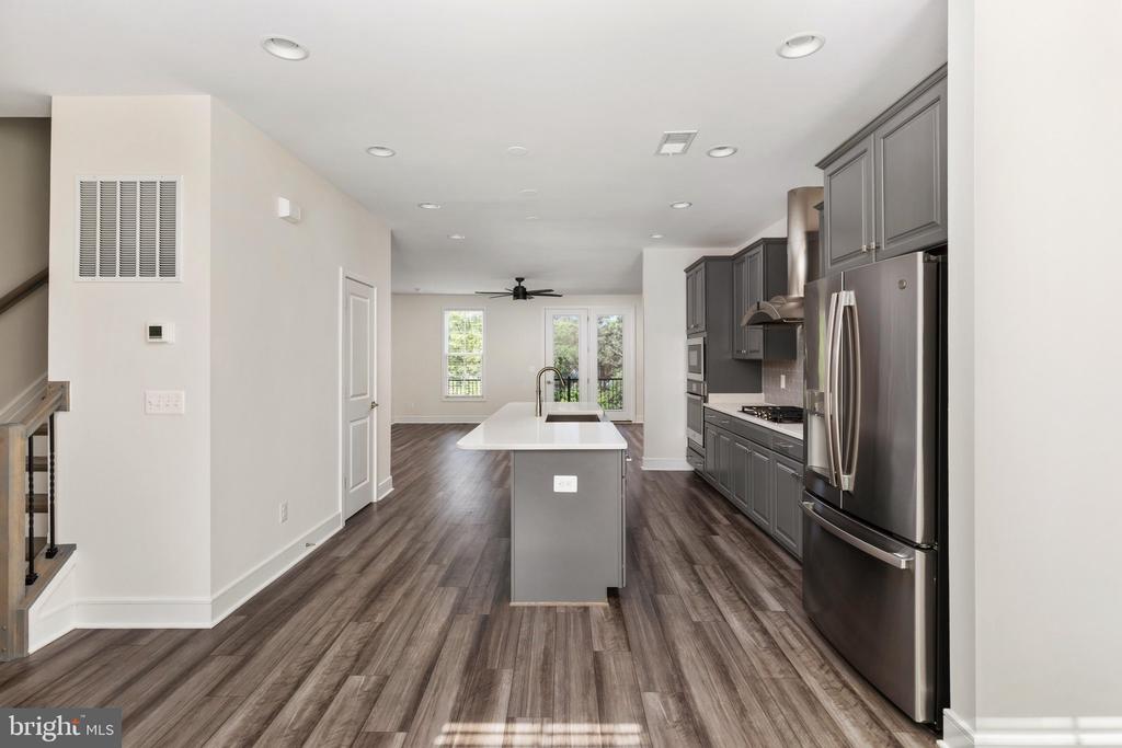 6722 UPLAND MANOR DRIVE
