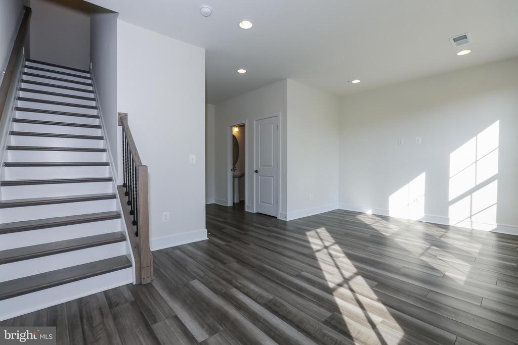6722 UPLAND MANOR DRIVE