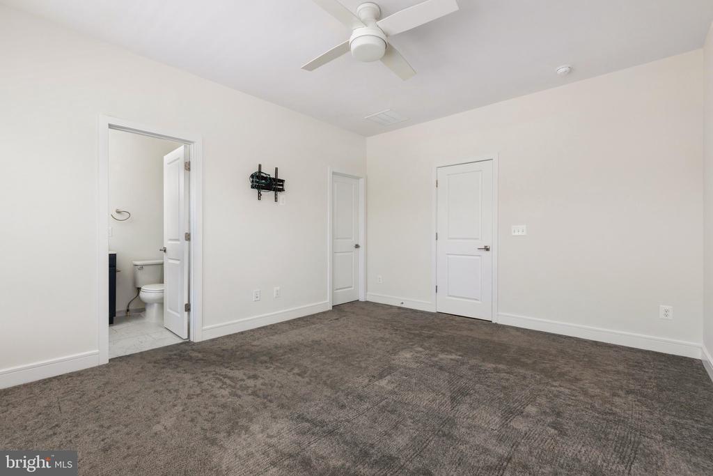 6722 UPLAND MANOR DRIVE