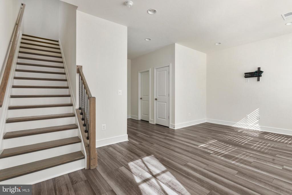 6722 UPLAND MANOR DRIVE