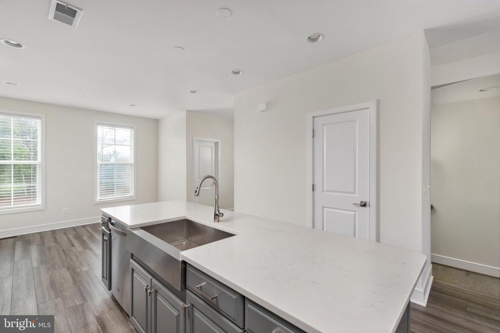 6722 UPLAND MANOR DRIVE