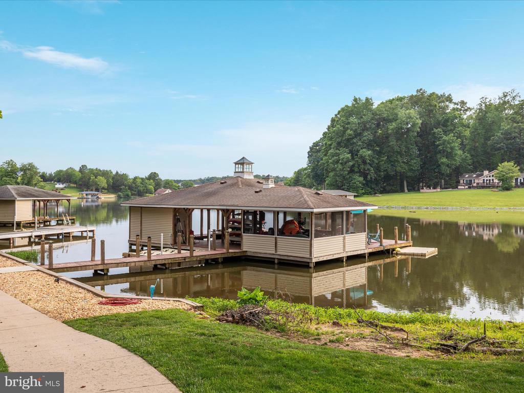 6723 Water View Ln