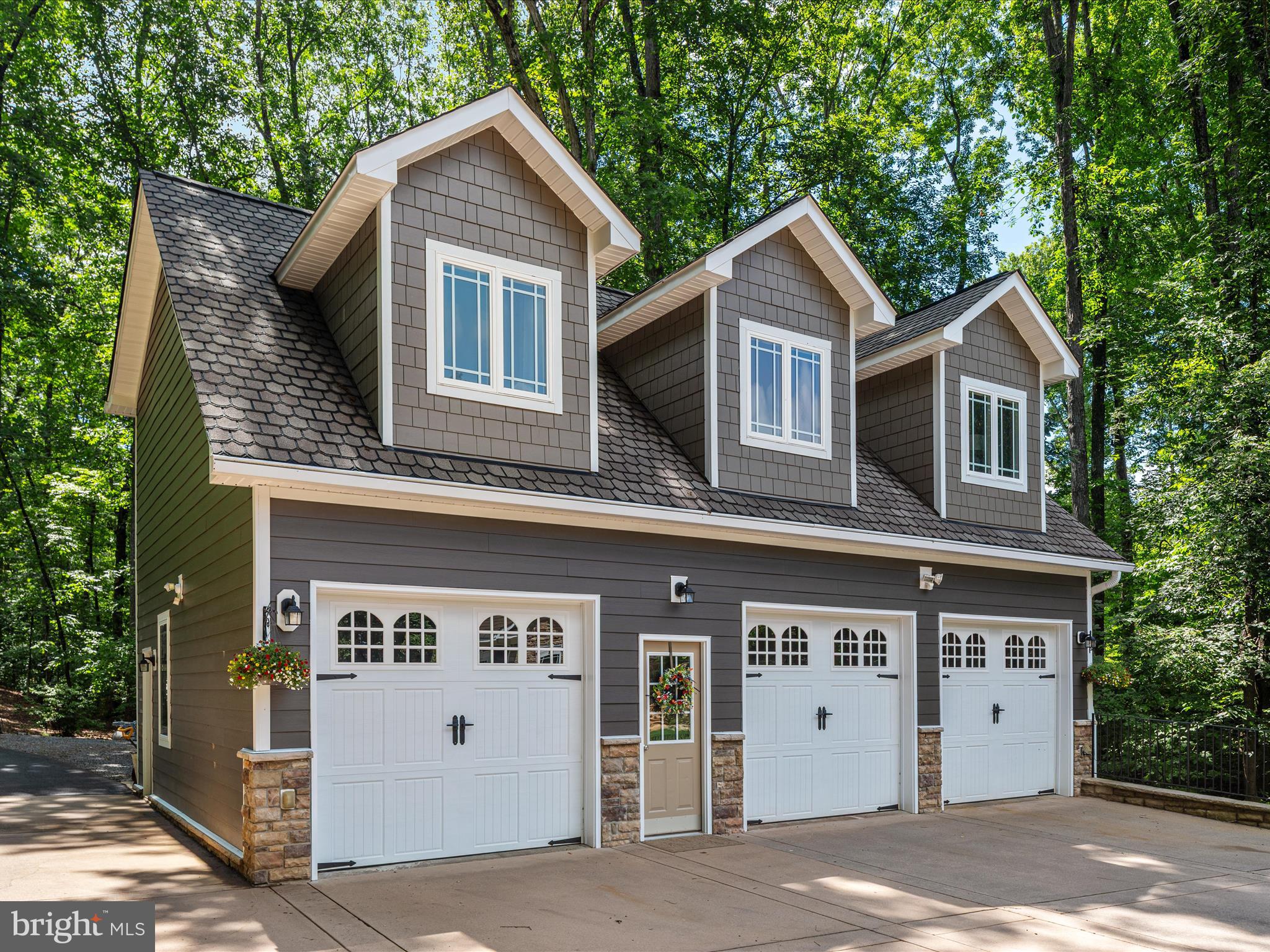 6723 Water View Ln