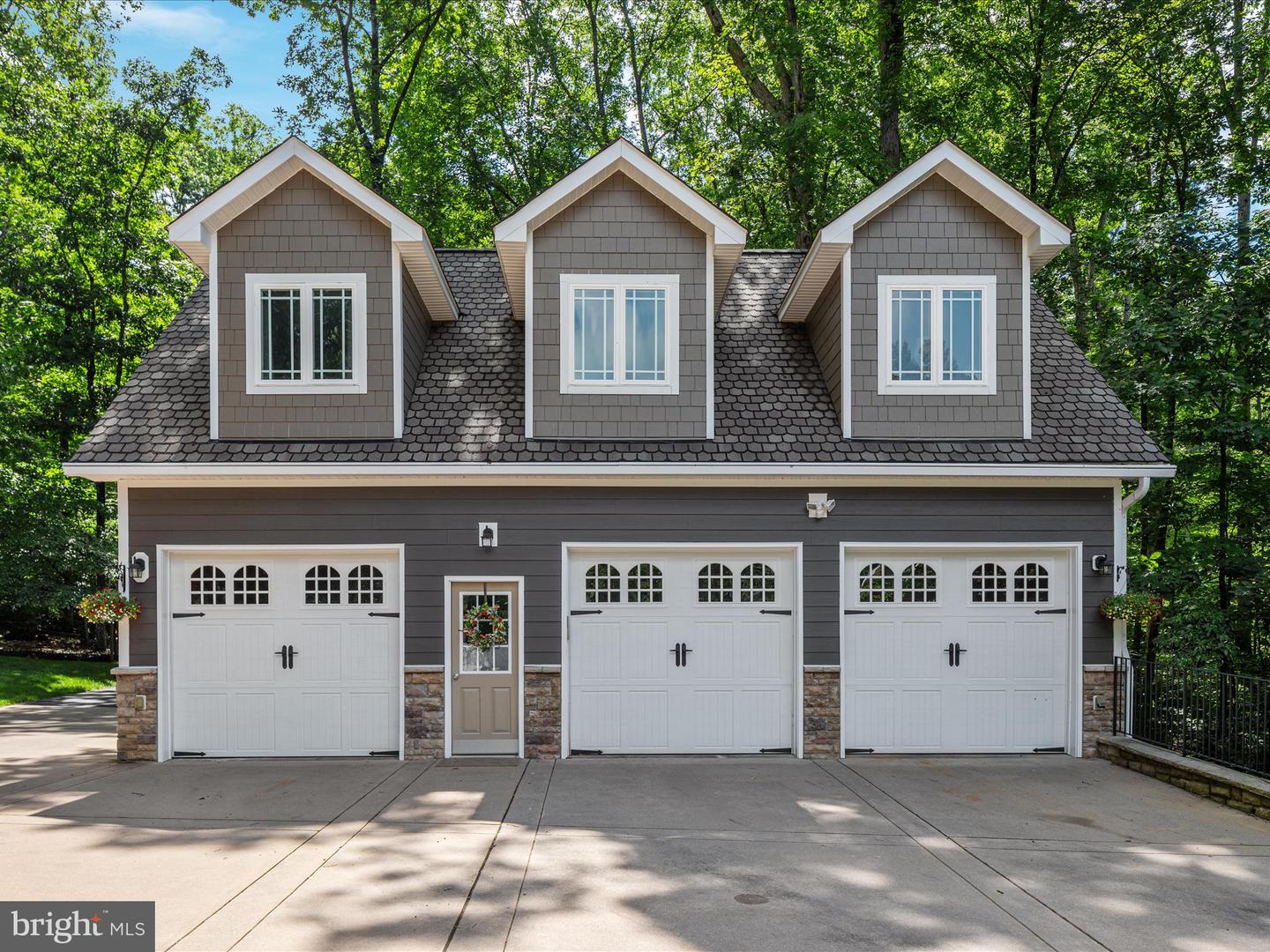 6723 Water View Ln