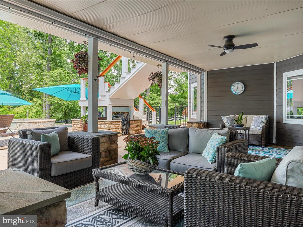 6723 Water View Ln