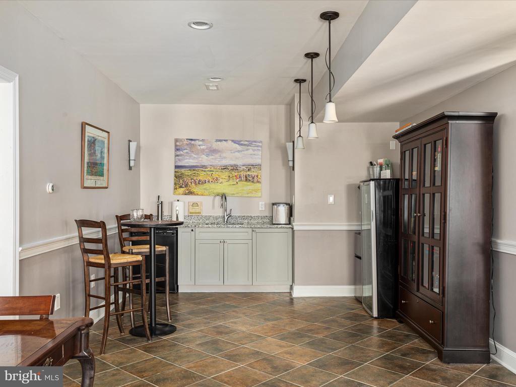 6723 Water View Ln