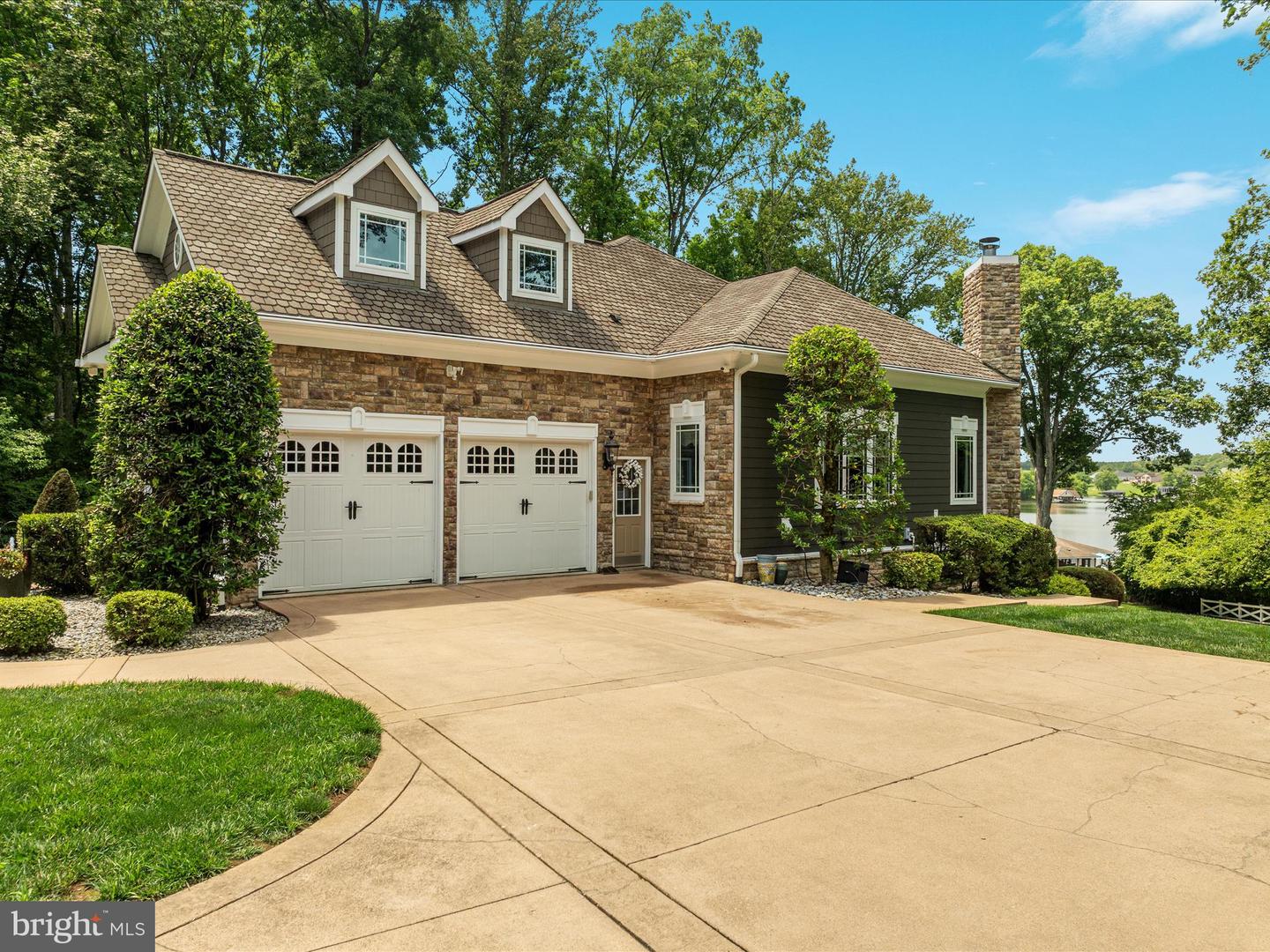6723 Water View Ln