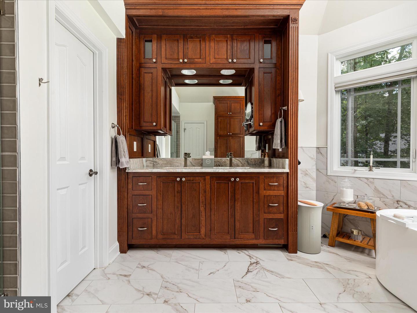 6723 Water View Ln