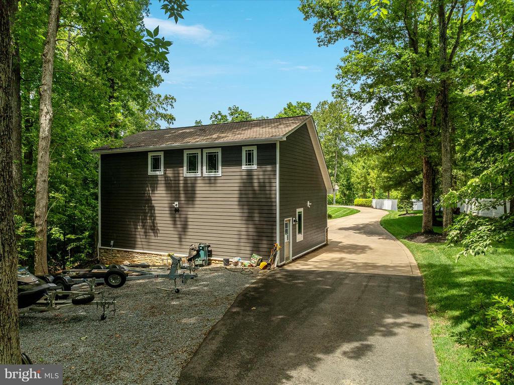 6723 Water View Ln