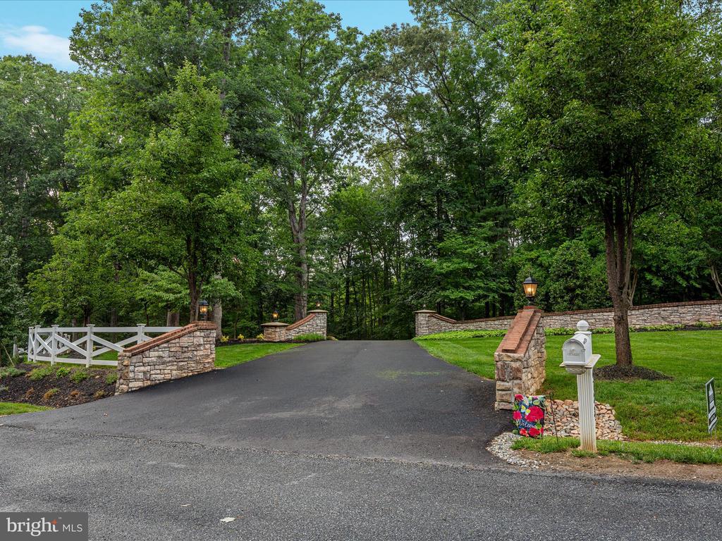 6723 Water View Ln